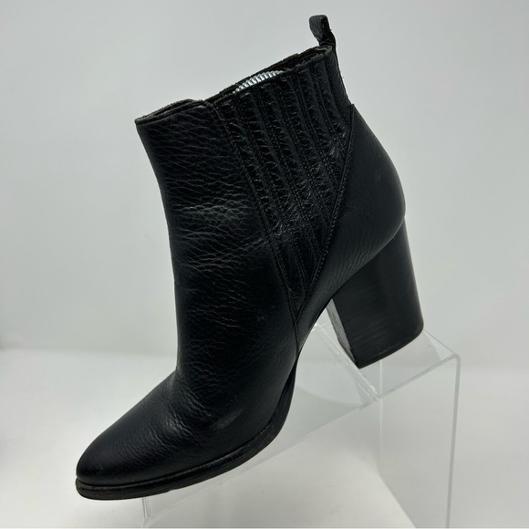 Marc Fisher LTD Black Leather Pull On Pointed Toe Ankle Boots Size 9.5 - Picture 3 of 15